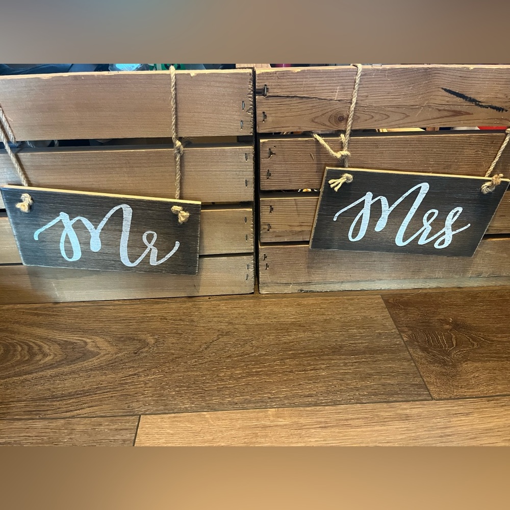 Rustic Mr & Mrs signs
